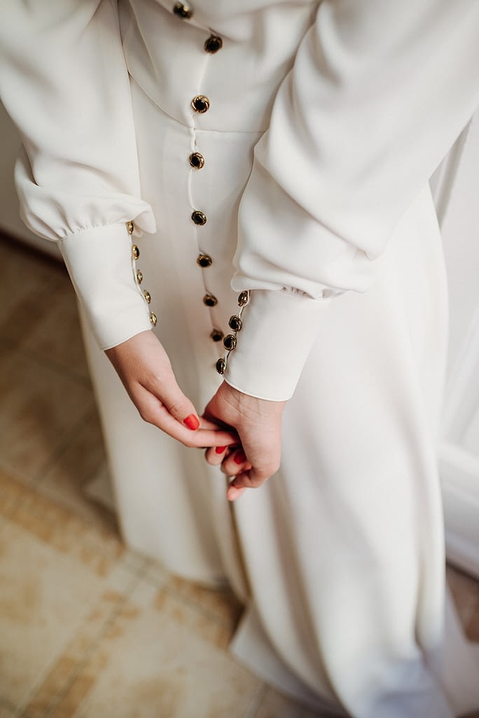Los botones, el broche final para tu vestido de novia – Lamarye