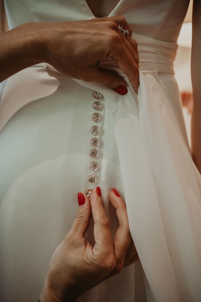 Los botones-joya son la nueva obsesión de novias y diseñadores - Foto 1