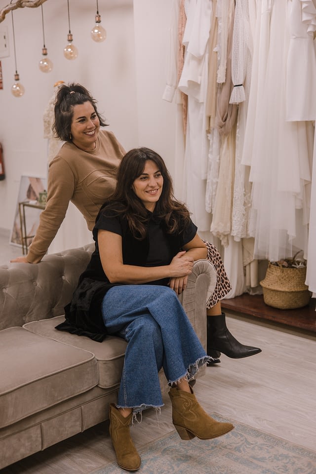 Ana y Cristina diseñadoras lamaryé firma de novias